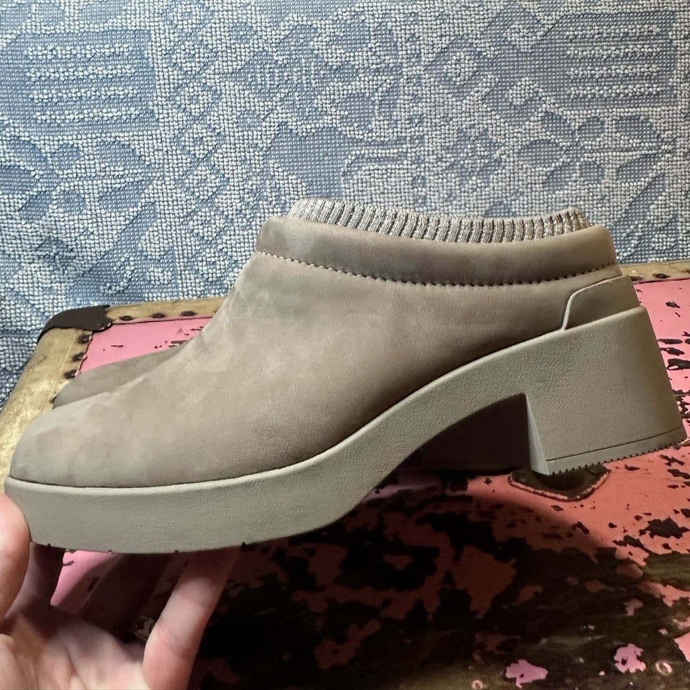 ABEO Women’s tan “capital clog” sz 8 - worn once